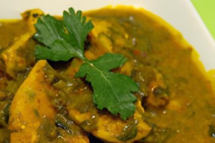 Savor the Flavors: Authentic Indian Chicken & Spinach Curry